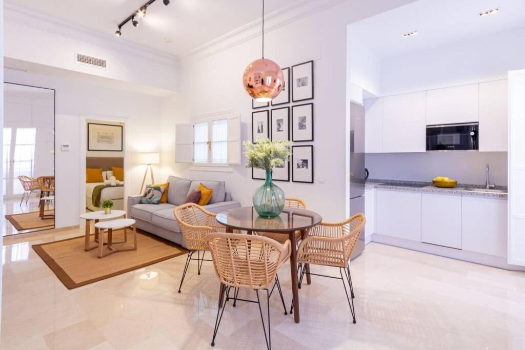Mumu Luxury Suite Lirio Siviglia Esterno foto