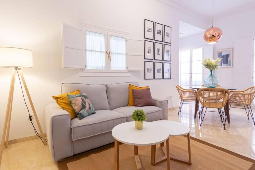 Mumu Luxury Suite Lirio Siviglia Esterno foto