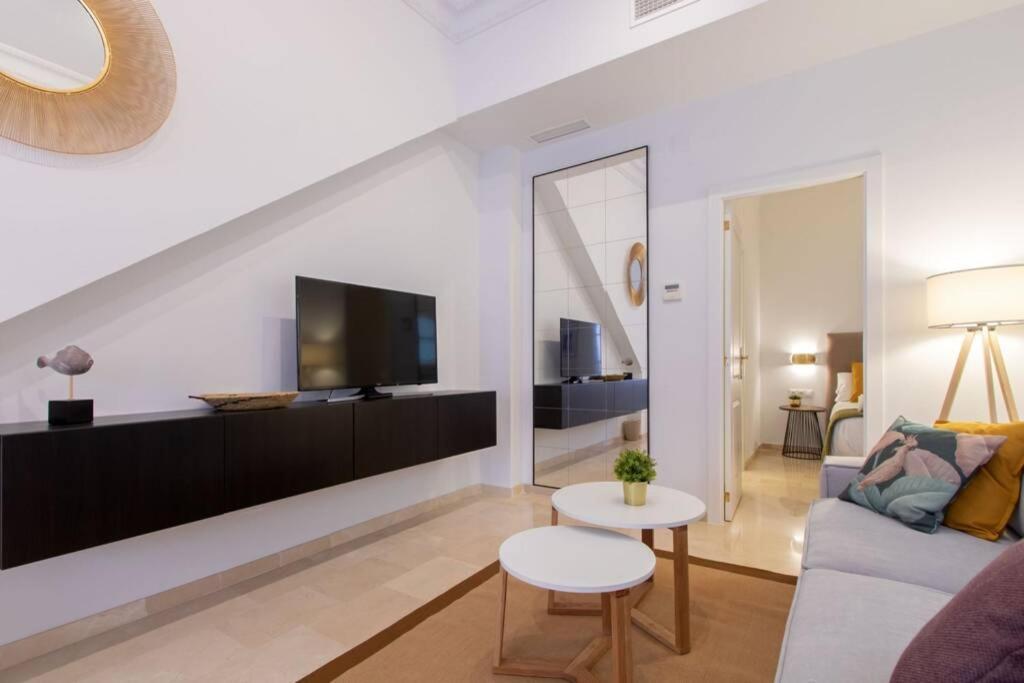 Mumu Luxury Suite Lirio Siviglia Esterno foto