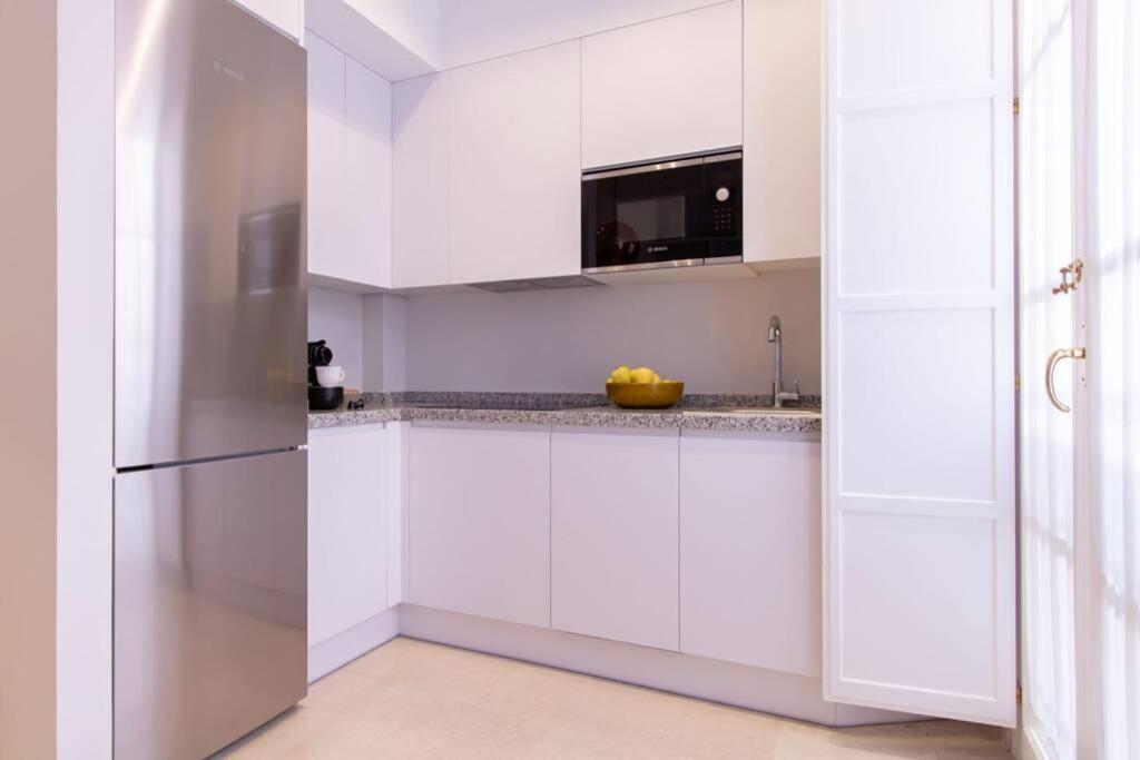 Mumu Luxury Suite Lirio Siviglia Esterno foto